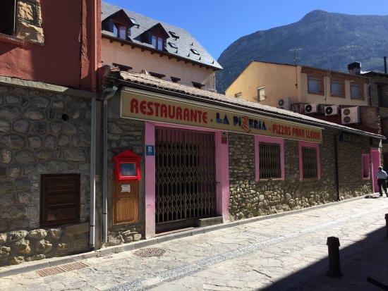 La Pizzeria
